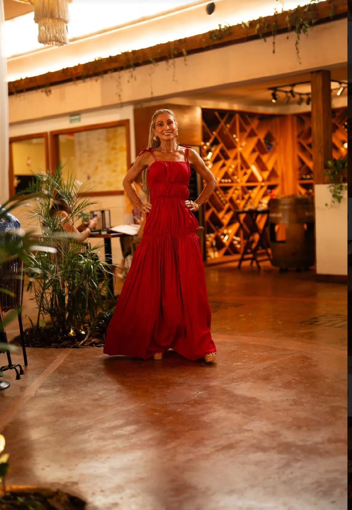 Megara · Vestido largo plisado